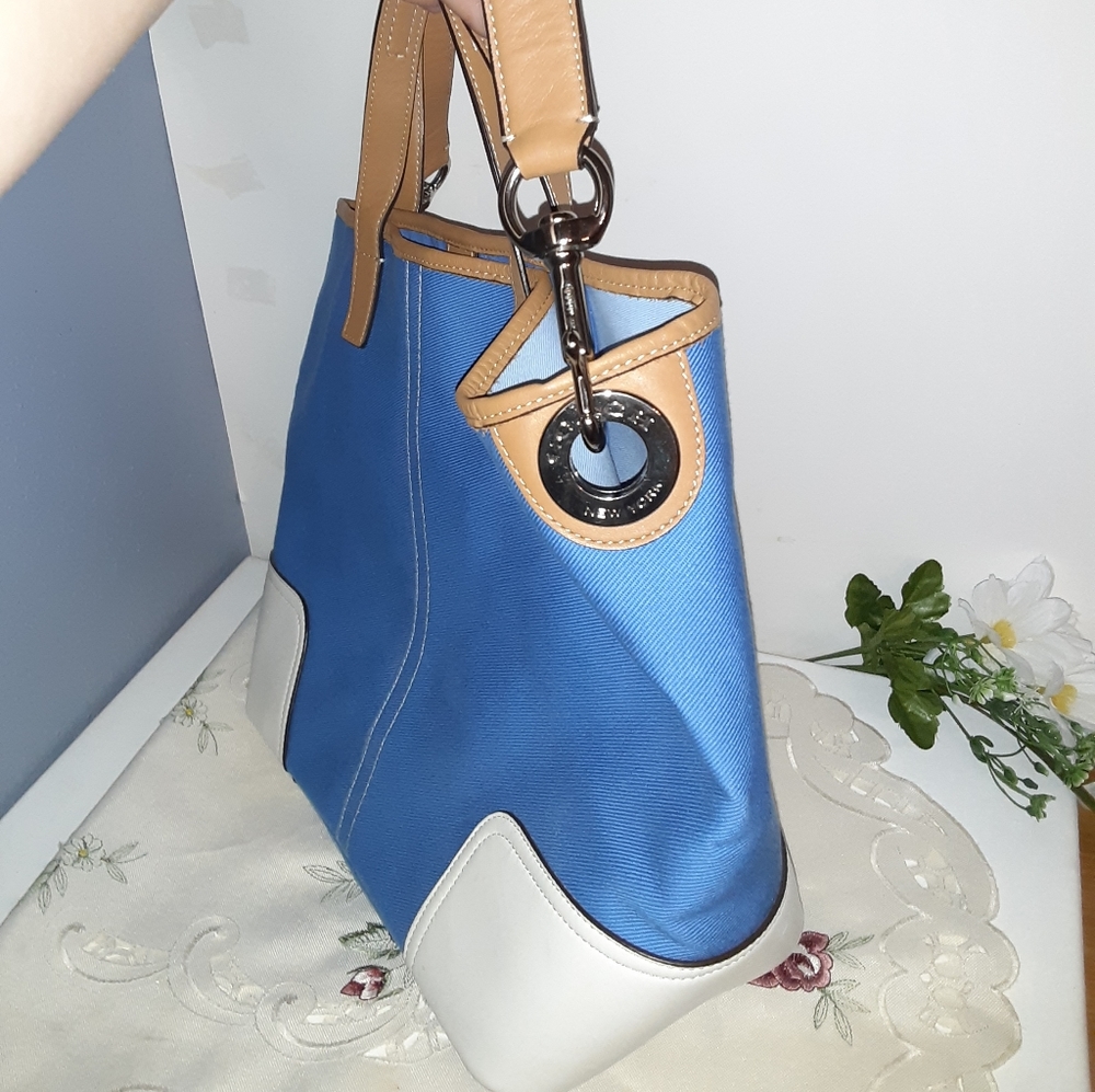 Coach Blue and White Hobo Bag - Picture 3 of 14